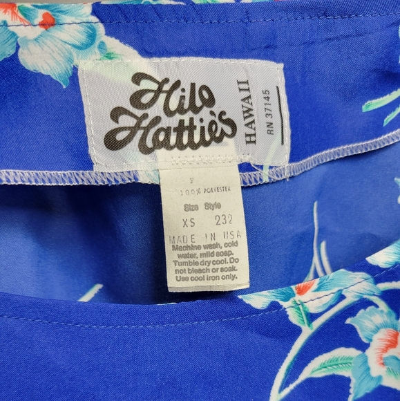 Vintage Hawaiian Blue Floral Top - Picture 2 of 10